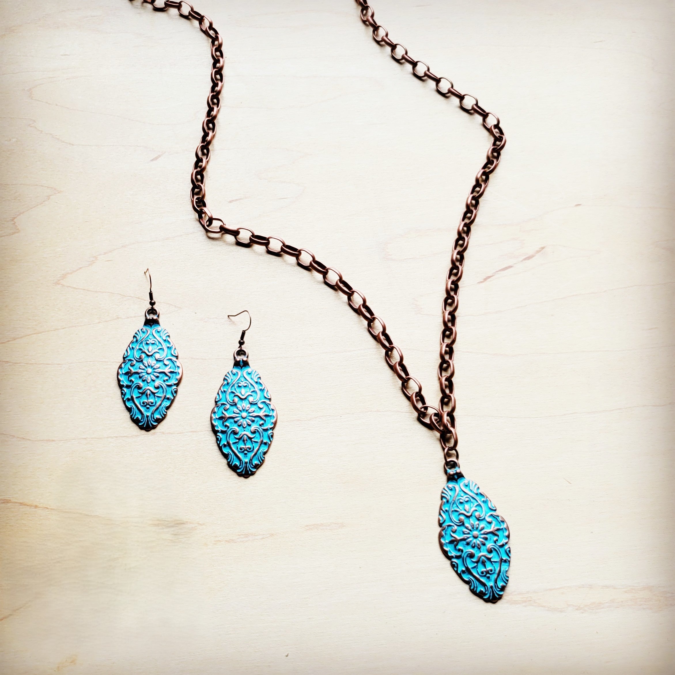 **Antique Layering Necklace w/ Burnished Filigree Pendant 258t