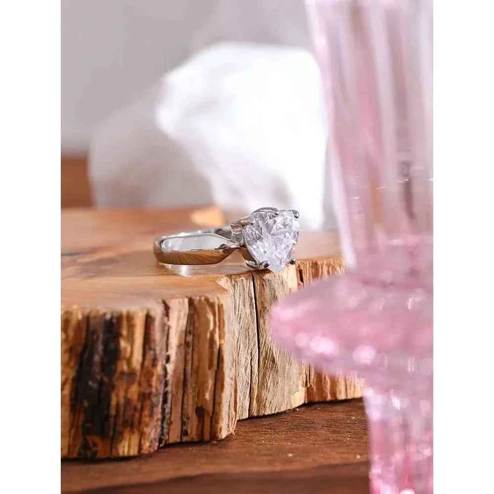 "Timeless Solitaire Engagement Ring β Perfect Proposal Piece"
