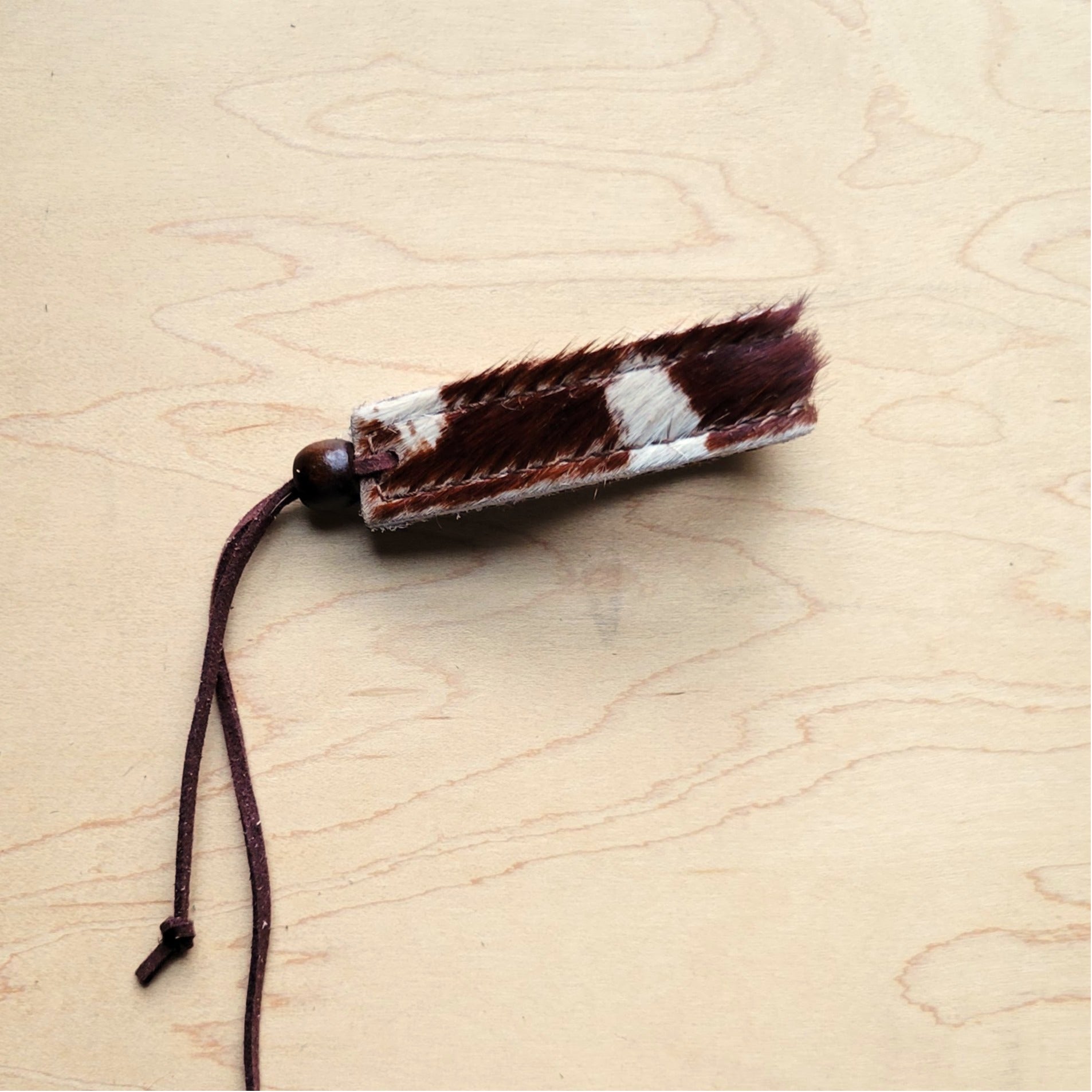 **Narrow Genuine Leather Cuff in Axis Deer Hide Print 001oe