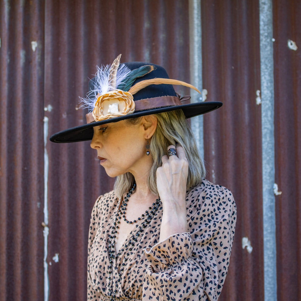 **Genuine Freshwater Gray Pearl Earrings 225j