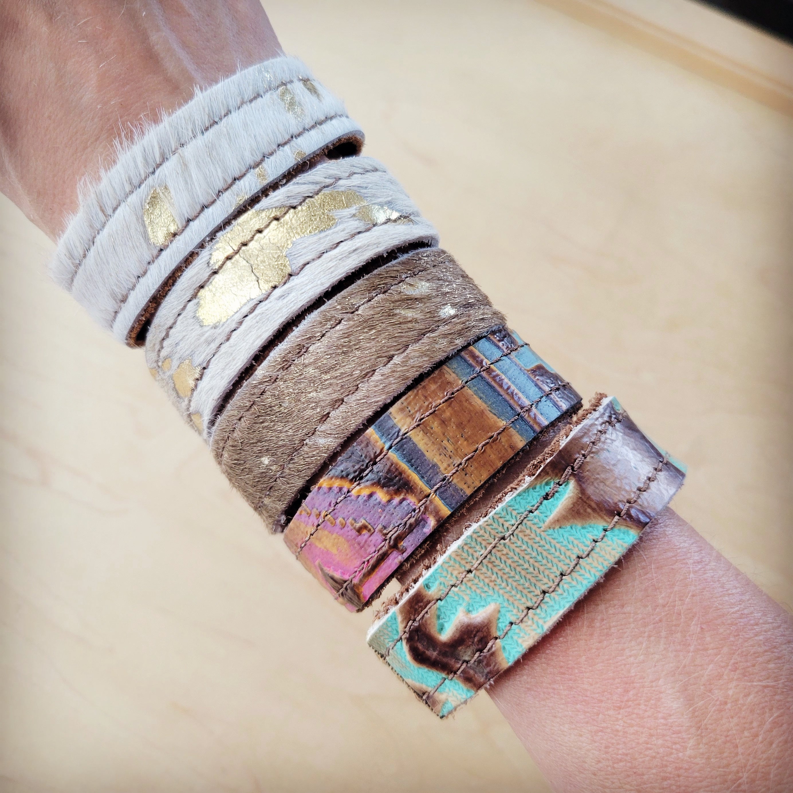 **Narrow Genuine Leather Cuff w/ Velcro Closure 001ot