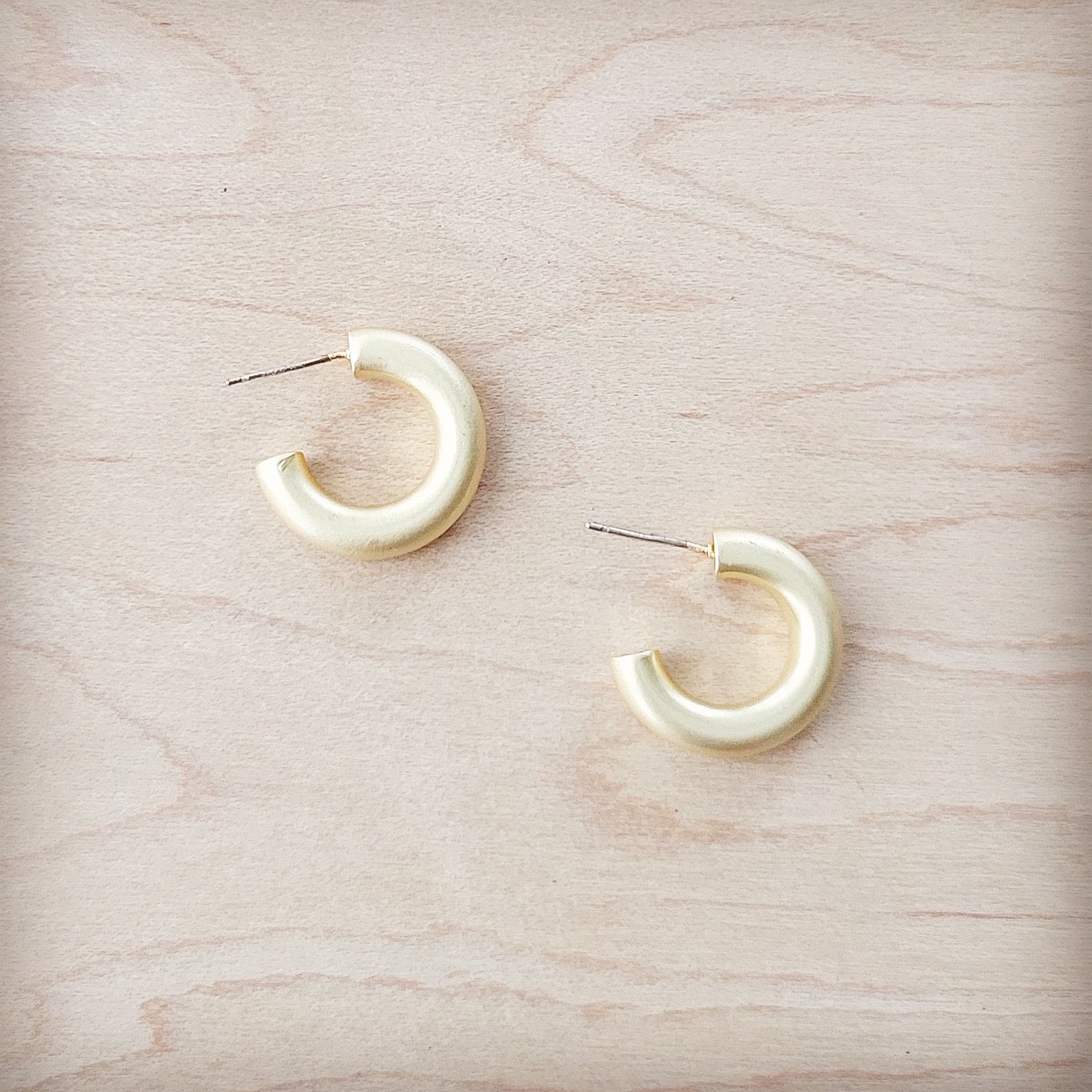 **Matte Gold Hoop Earring 200h