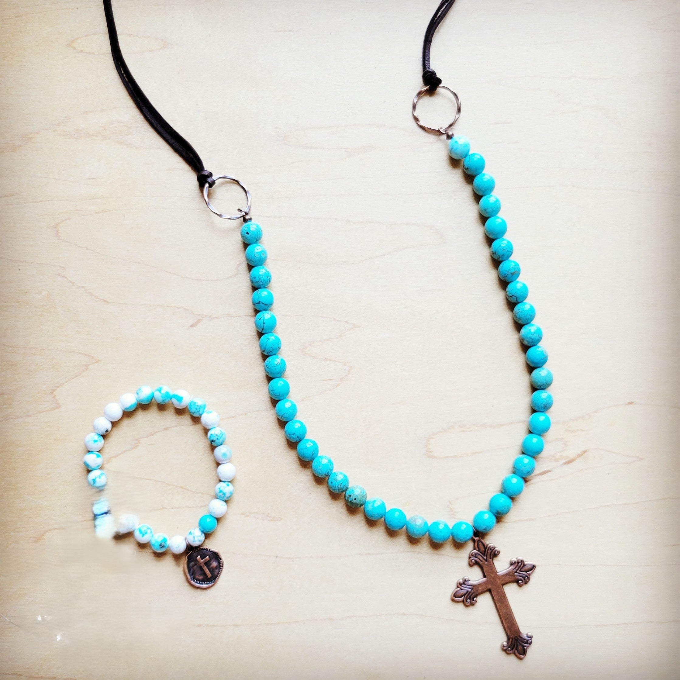 **Frosted Magnesite Beaded Necklace w/ Copper Cross 258i