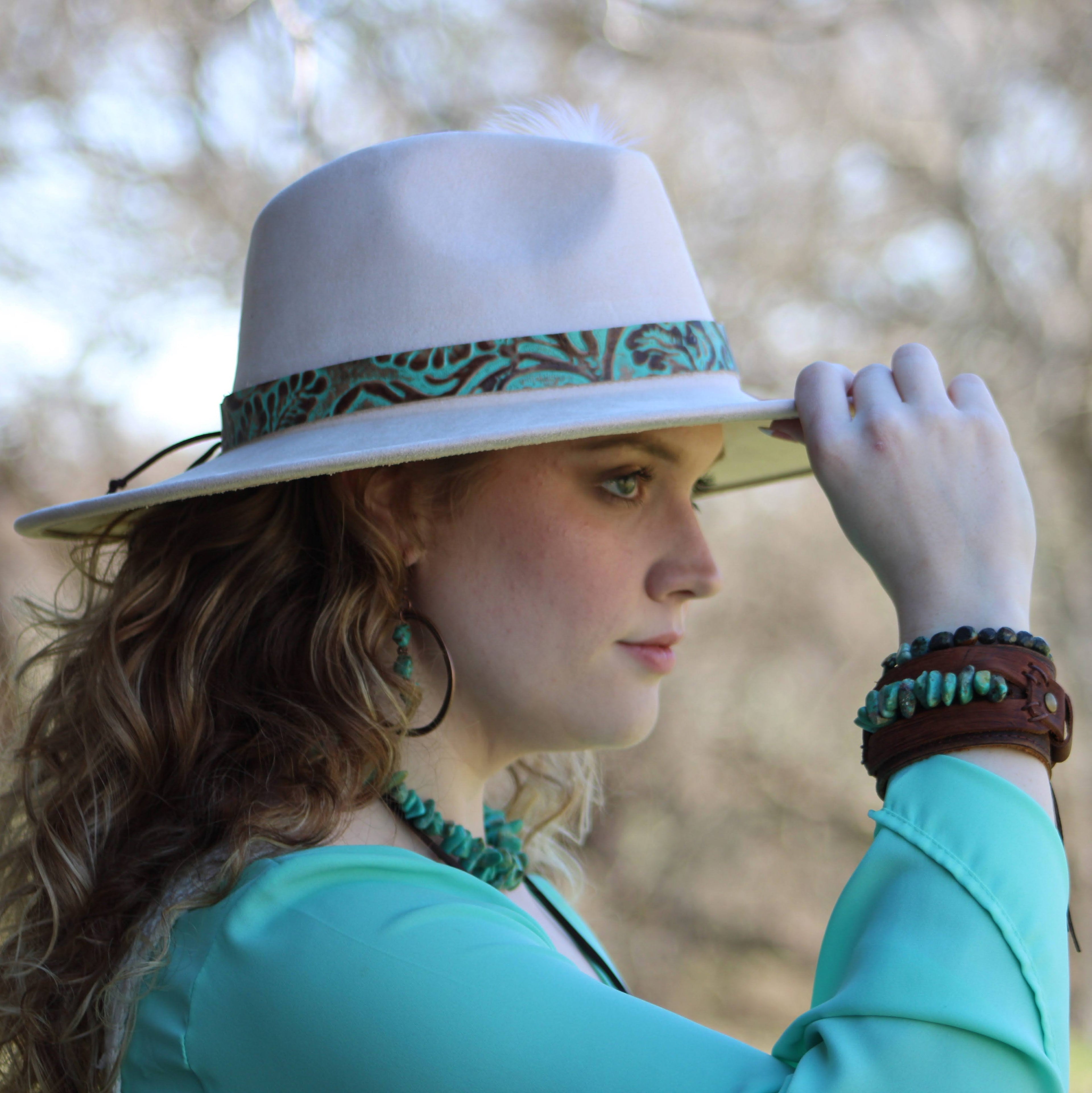 **Natural Turquoise Stretch Bracelet w/ Indian Charm 809u